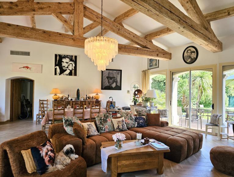 Le salon provençal de la villa Alizée de St-Tropez