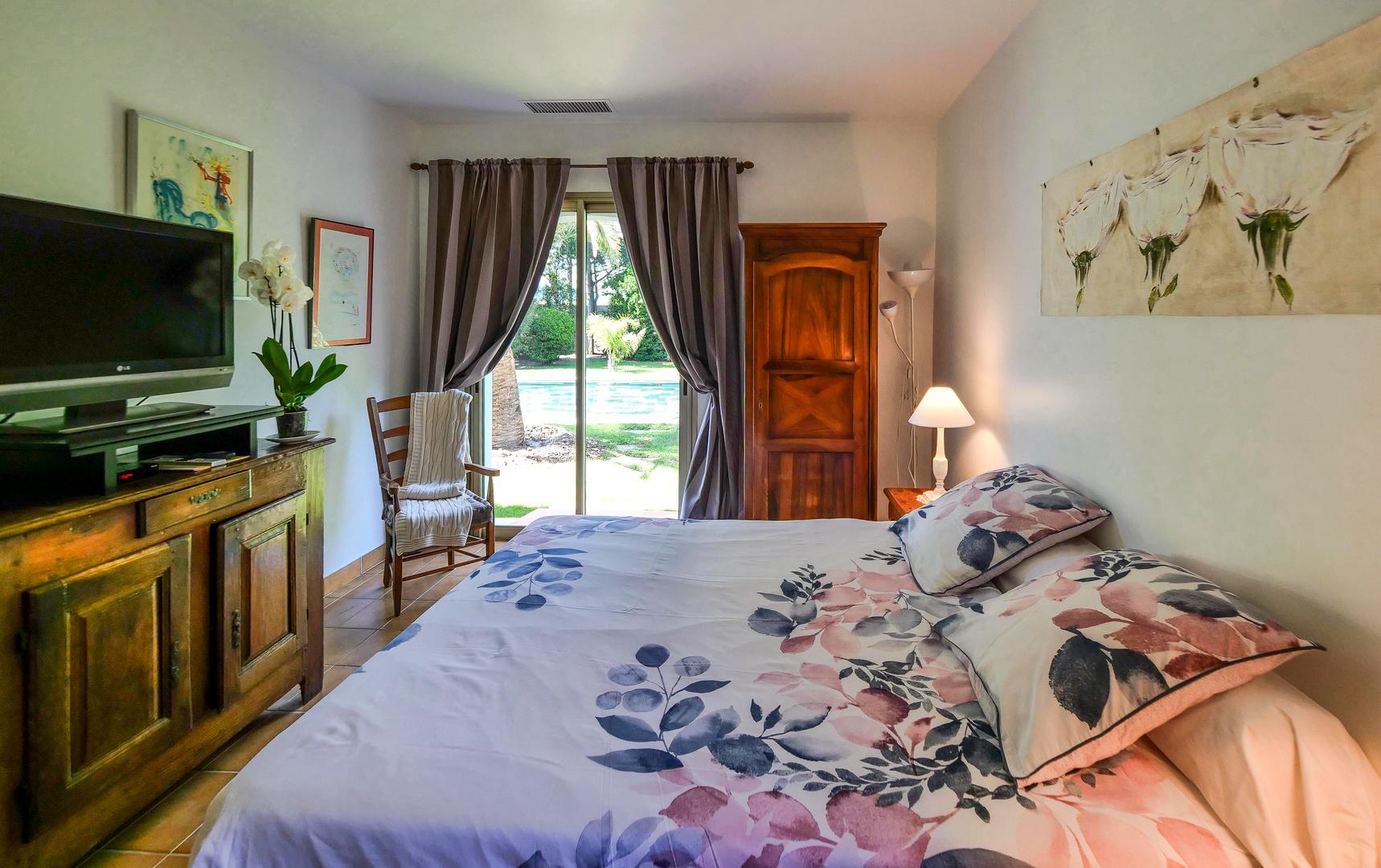LOCATION DE VACANCES ET CHAMBRES D'HOTES SAINT-TROPEZ